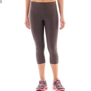 🏷SOLD-Xersion Essentials Running Capri